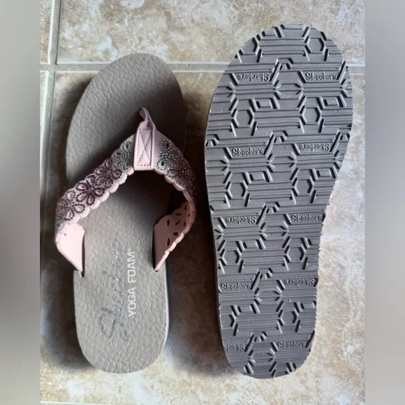 Skechers yoga foam flip flops - Picture 3 of 3